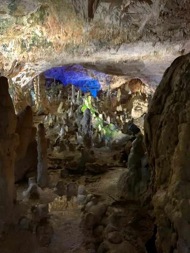 Stalagmiten und Stalagtiten