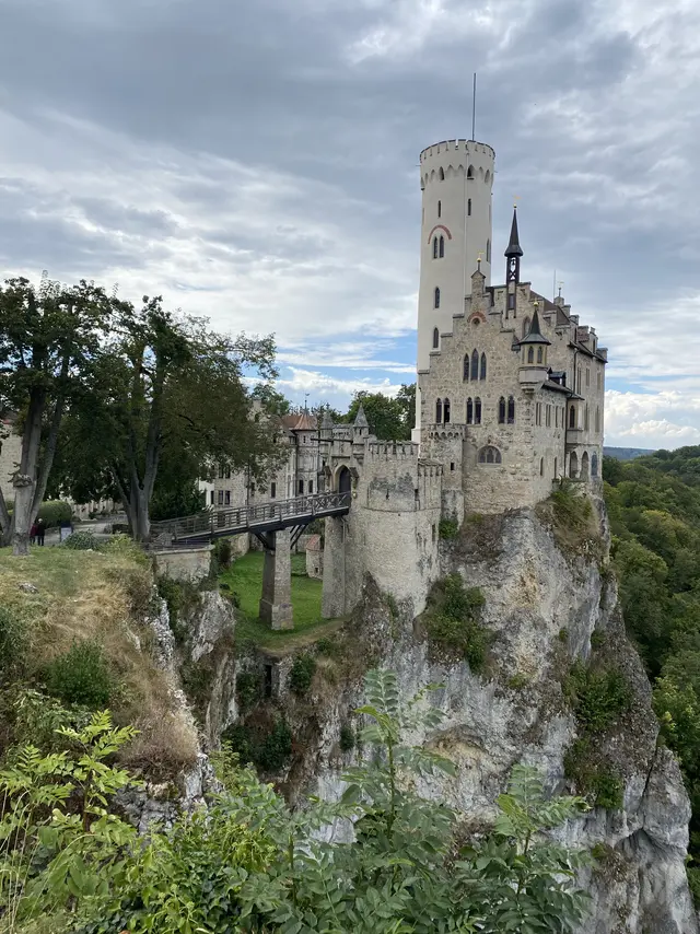 Zugbrücke mit Schloss